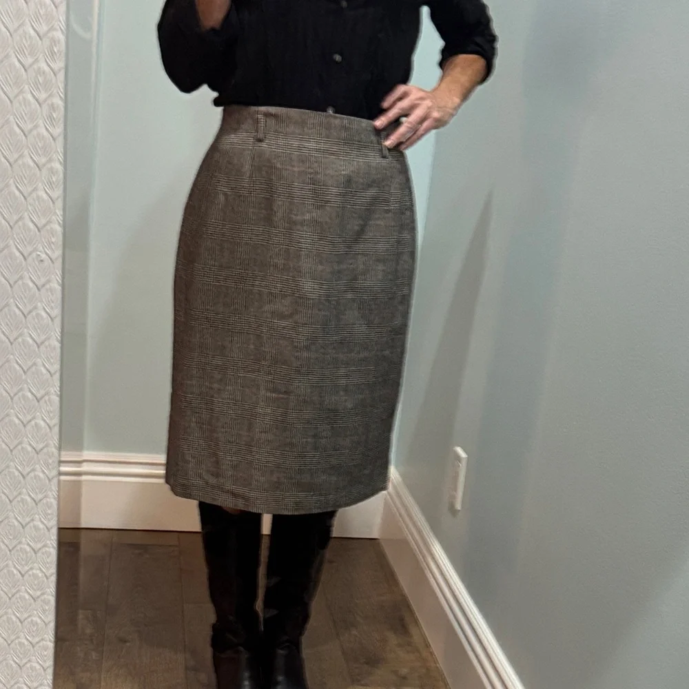 Vintage 90s Pencil skirt in Black, White and‎ Pink. Size 12